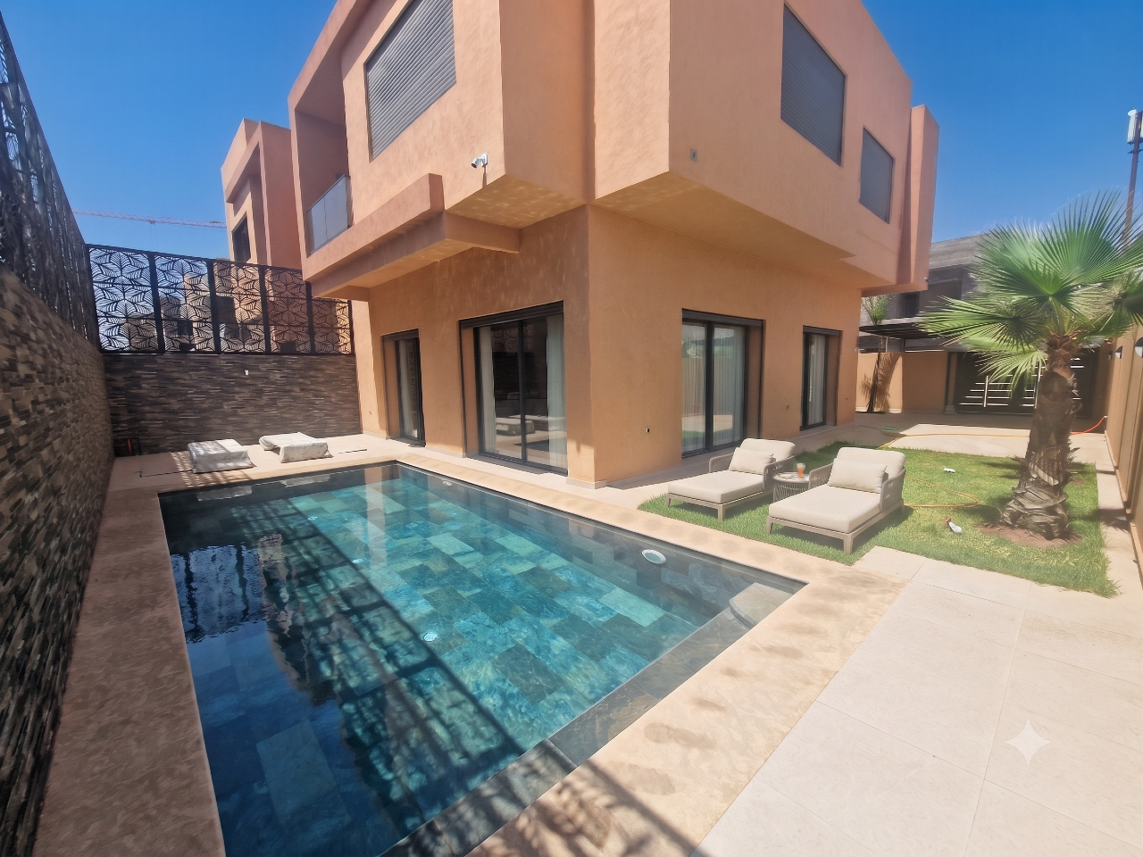 Très jolie villa bien meublée avec piscine