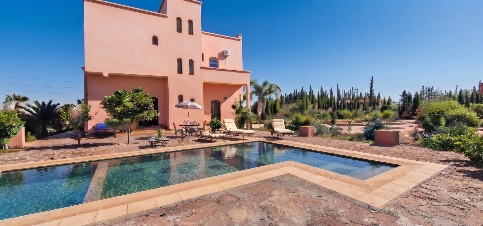 Villa de Compagne avec gd jardin et piscine 20mn du centre ville de Marrakech