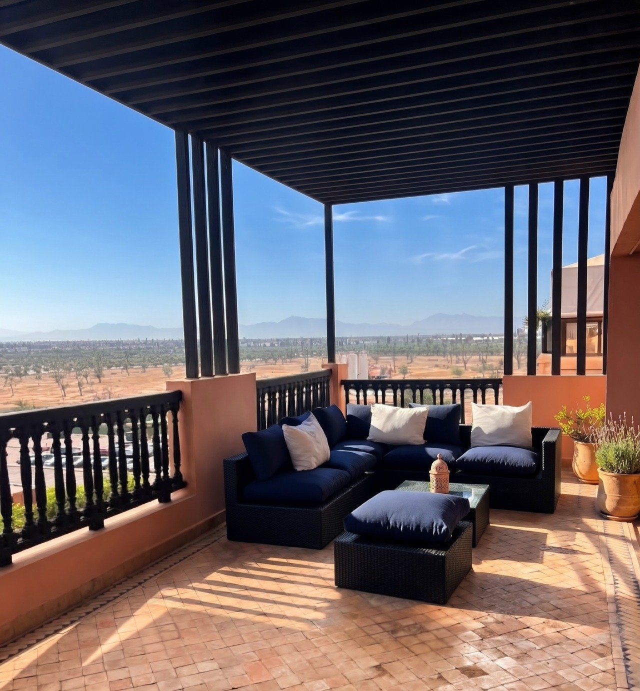 Magnifique Appartement avec une Joli Terrasse vue Panoramique sur l'atlas Situé dans une Résidence avec Jardin et Piscine en Plein Centre de l'Hivernage