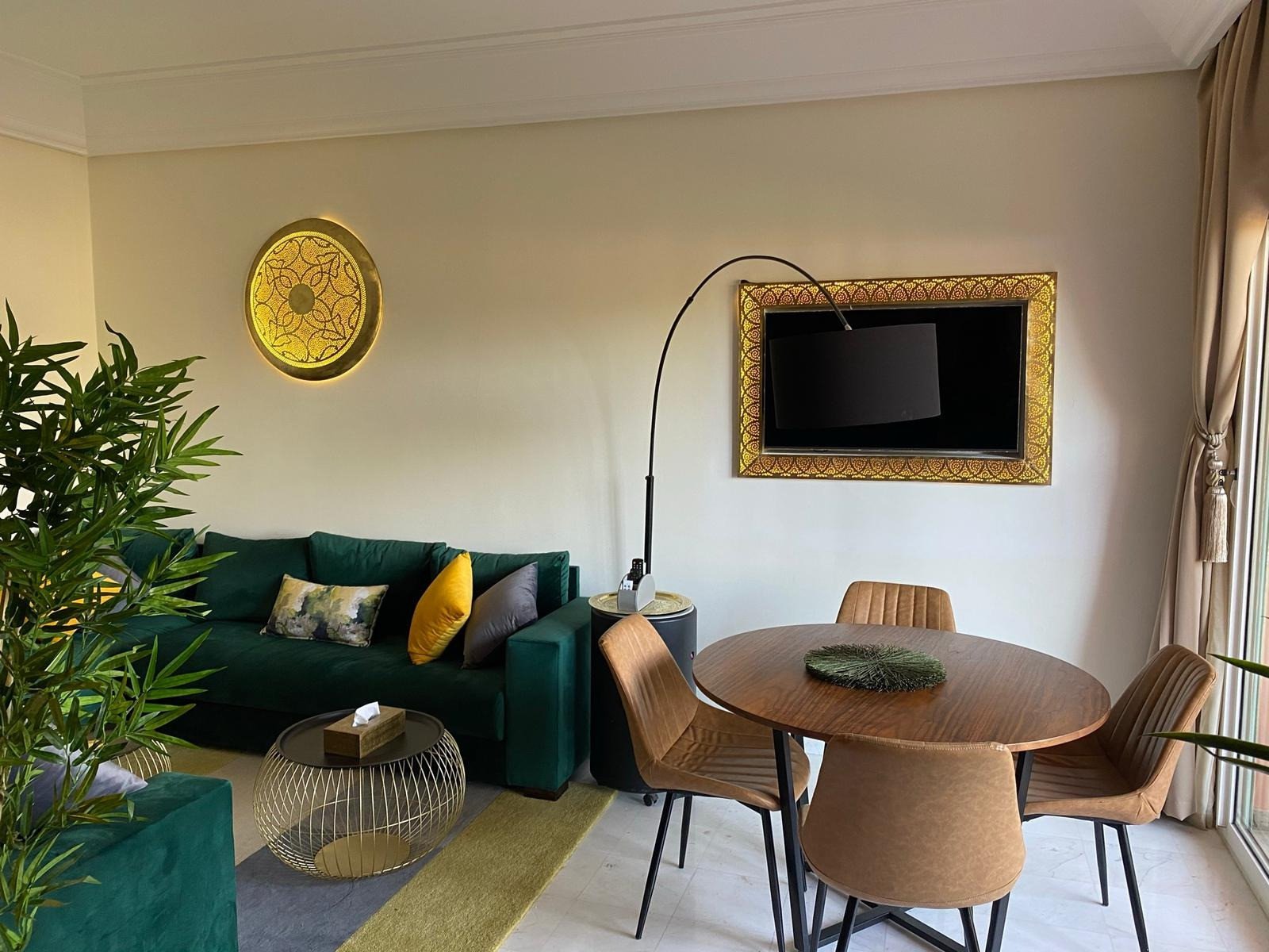 Trés Bel Appartement Meublé en Rez de jardin avec jardin privatif, de 2 chambres, dans une résidence calme et sécurisée avec piscine au Quartier hivernage sur Marrakech