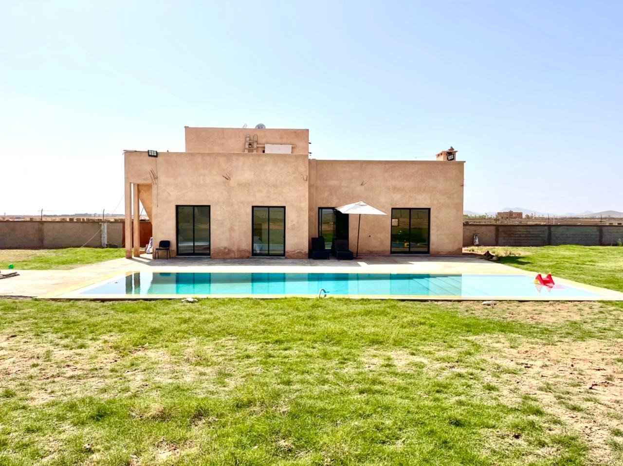 Belle Villa Moderne  à Louer Meublée avec Jardin et Piscine situé sur la Route de Casa 15 Min de Centre